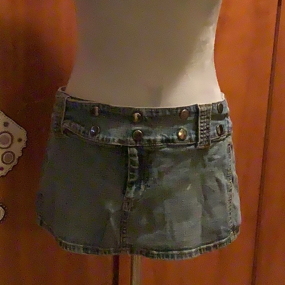 Denim mini skirt, snap belt front.